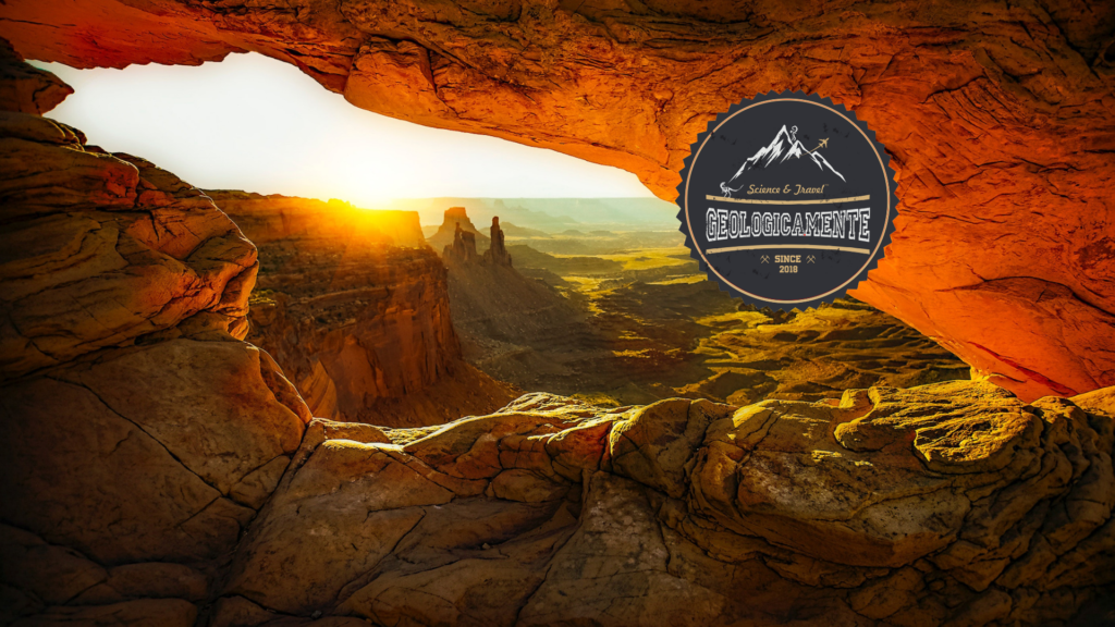 Foto do Grand Canyon com o logo do Geologicamente Sci Travel no artigo sobre hospedagem grátis 