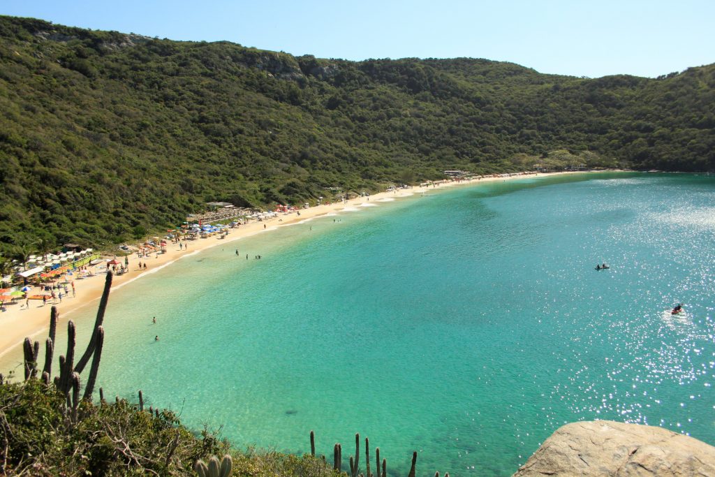 Praia do Forno em Arraial do Cabo RJ vista de cima